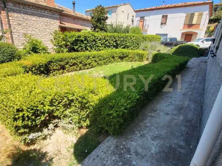 Casa-singola in Vendita a Grosseto di 236 m² con 13 locali