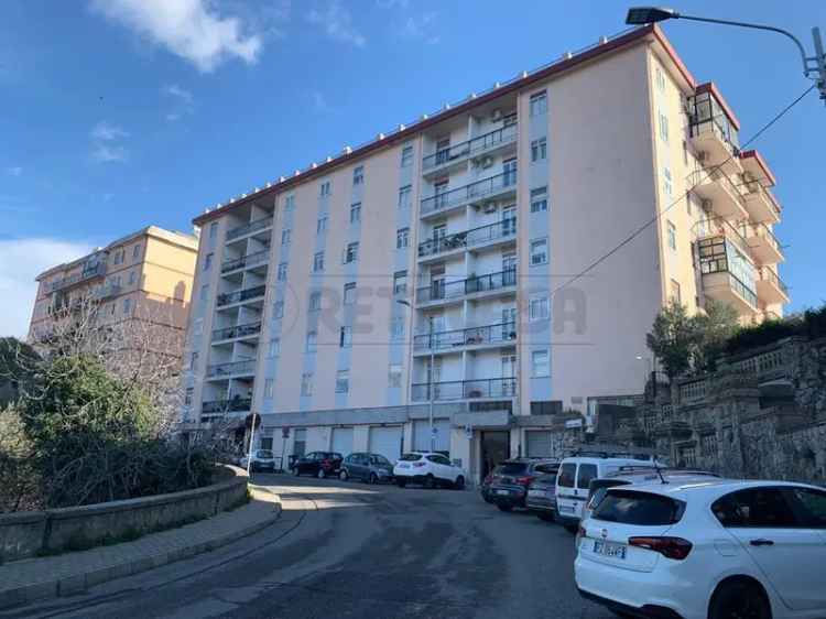 Appartamento in Via Ettore Vitale, Catanzaro, 5 locali, 180 m²