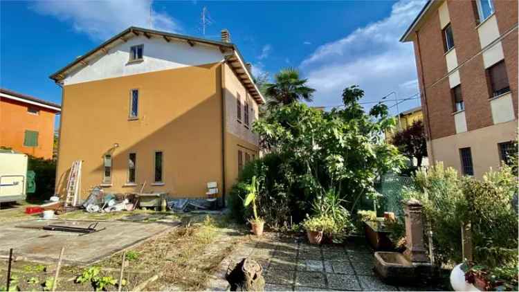 Villa in VIA VALLI, Modena, 6 locali, 1 bagno, giardino privato