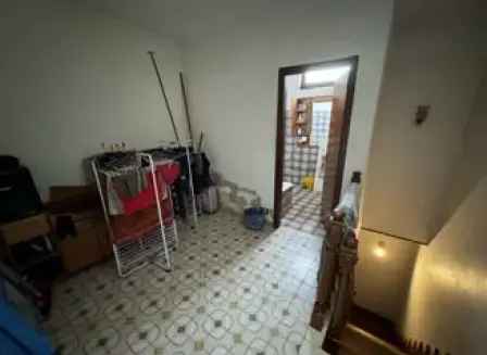 CASA SINGOLA CON 2 CAMERE E CUCINA SEPARATA