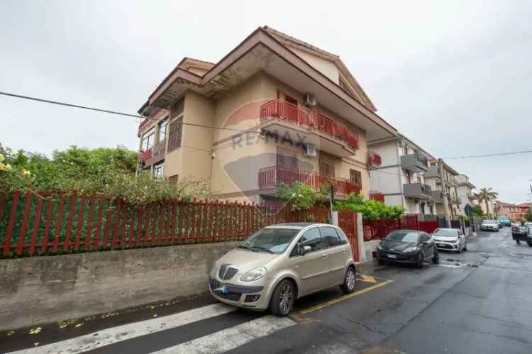 Appartamento in Via Del Mandorlo, Misterbianco, 7 locali, 1 bagno