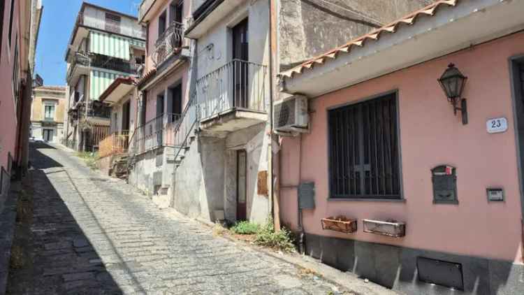 Terratetto unifamiliare Vico Castorina 19, Centro, Zafferana Etnea