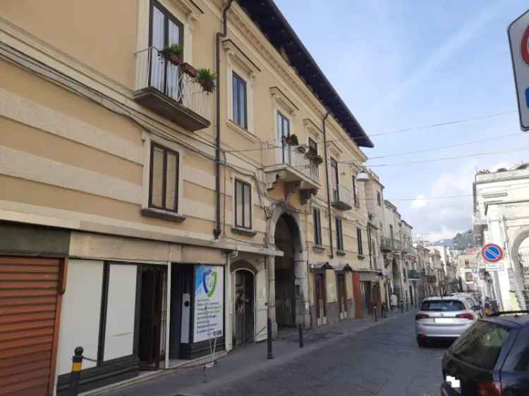 Appartamento in Via Umberto I, Sarno, 2 bagni, 92 m², buono stato