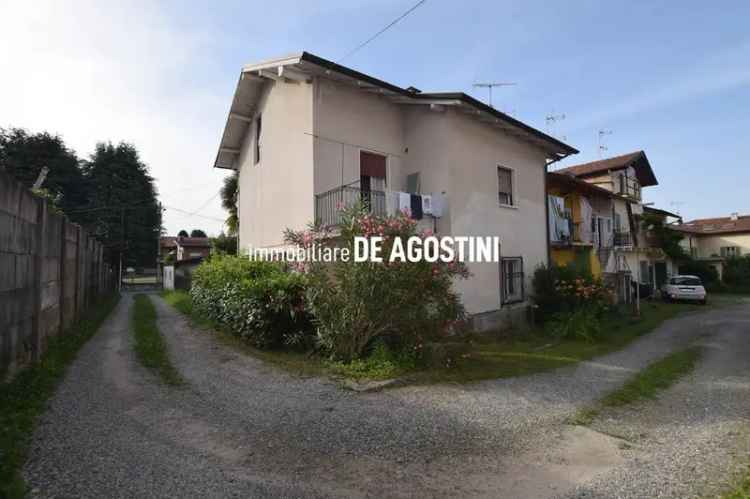 Appartamento bifamiliare in Via Monte Rosa, Dormelletto, 5 locali