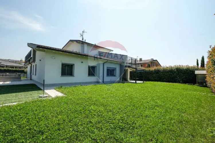 Villa in Via circonvallazione est, Stezzano, 4 locali, 4 bagni, 463 m²