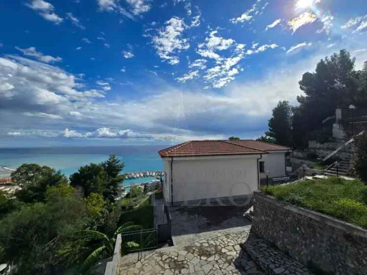 Villa unifamiliare via Forte San Paolo 20, Latte, Ville, Ventimiglia