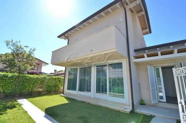 Villa unifamiliare via Amilcare Ponchielli, Centro, Forte dei Marmi