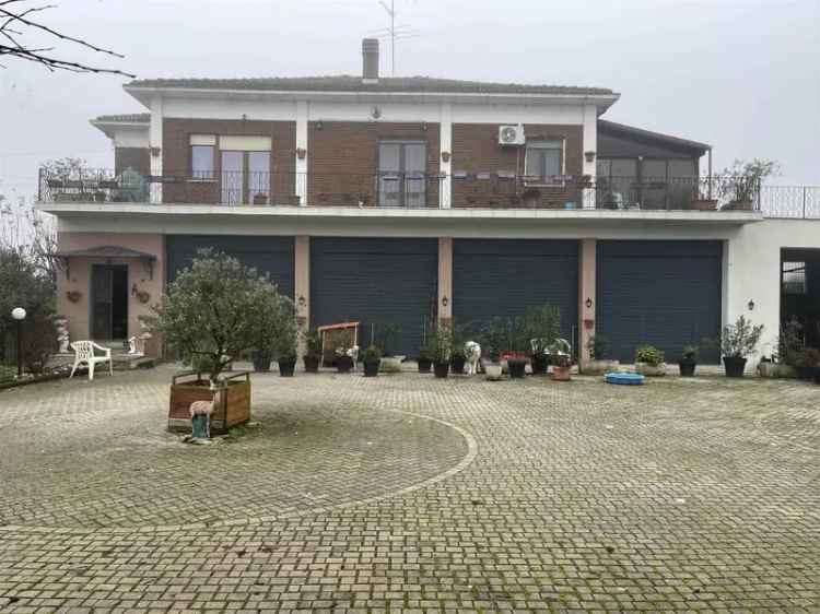 Villa in Via Vercelli 39, Borgo Vercelli, 4 locali, 2 bagni, arredato