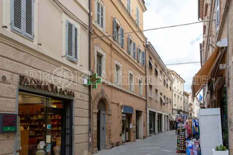 Quadrilocale corso Traiano Boccalini 14, Centro, Loreto