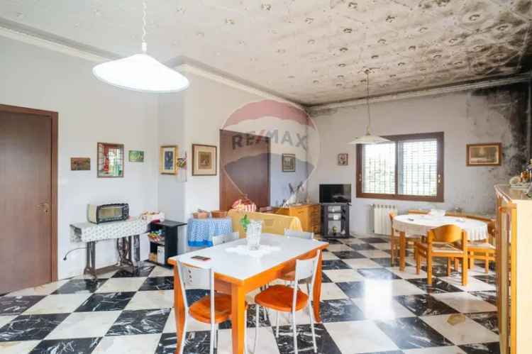 Villa in Via Ombra, Mascalucia, 12 locali, 4 bagni, giardino privato