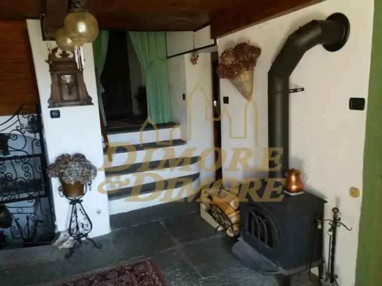 Casa-singola in Vendita a Verbano-Cusio-Ossola di 350 m² con 9 locali