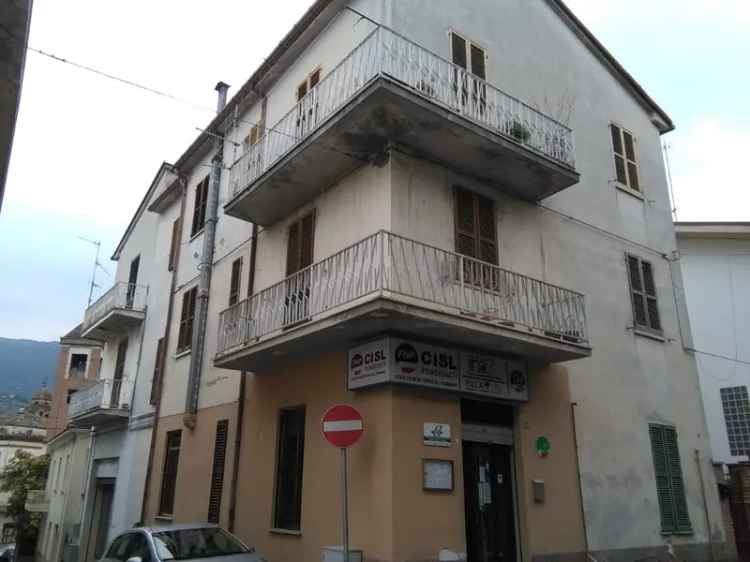 Appartamento in Via Cavour, Montorio al Vomano, 8 locali, 2 bagni