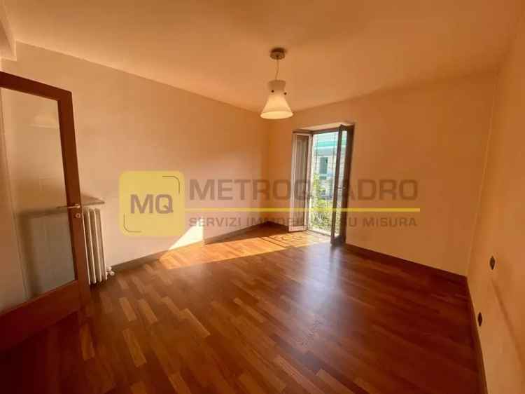 Appartamento in Via Azzone Visconti, Lecco, 5 locali, 1 bagno, 140 m²