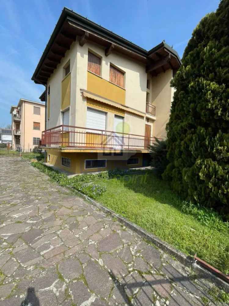 Villa unifamiliare via Vallicella, Centro, Codogno