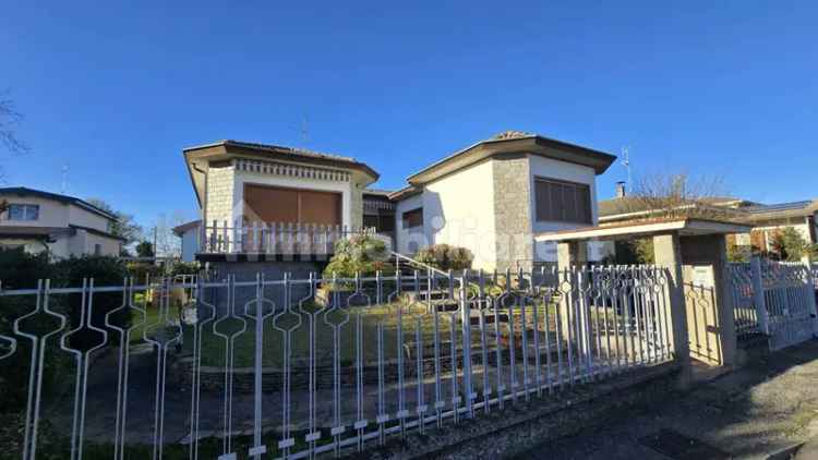 Villa unifamiliare via Giosue' Carducci, 12, Centro, Pizzighettone