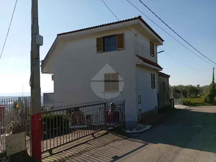 Villa in VIA SANT'ANGELO, Minturno, 6 locali, 3 bagni, 150 m²