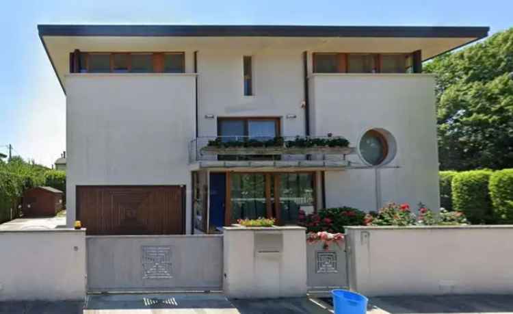 Villa in Via Dei Tulipani, Mogliano Veneto, 16 locali, 5 bagni, garage