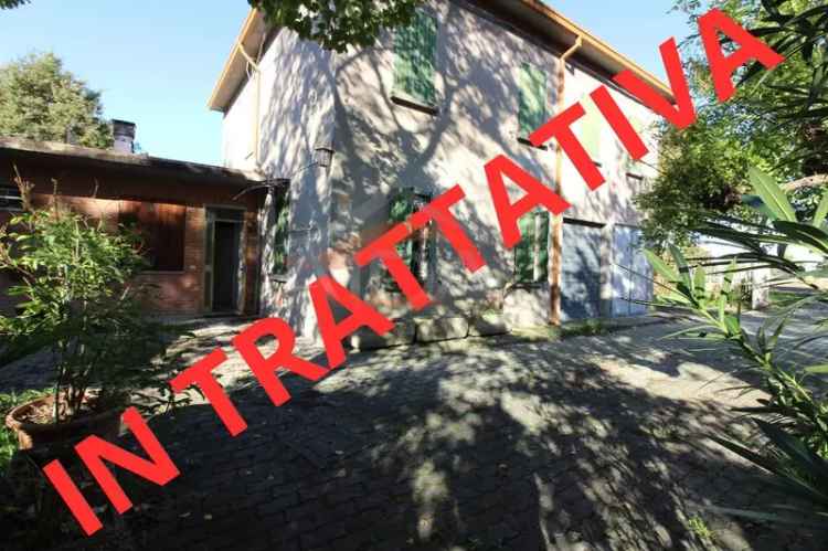 Villa in Via Amendola, Argenta, 8 locali, 2 bagni, giardino privato