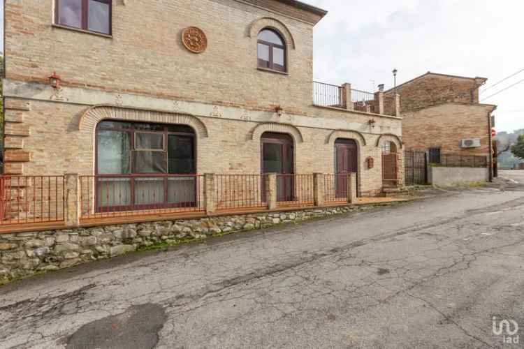 Vendita appartamento 7 locali di 228 m² a Montottone (63843) - 129963 - iad