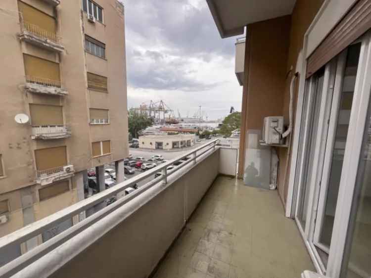 Appartamento in Via Francesco Crispi, Palermo, 2 bagni, 101 m²