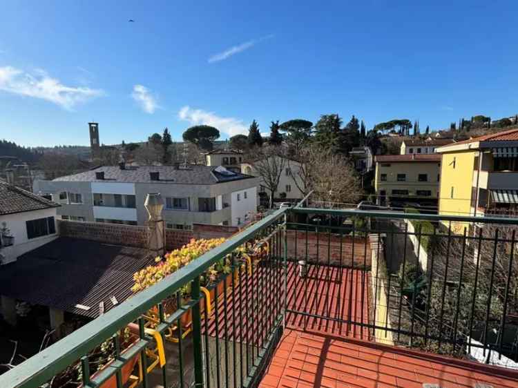 Appartamento in VIA SENESE, Firenze, 5 locali, 1 bagno, arredato