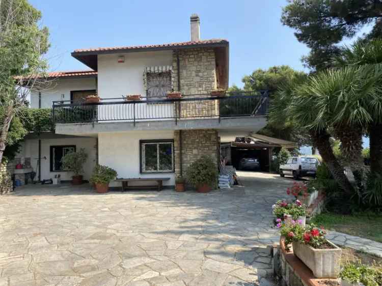 Villa in Strada delle Colline 2, Andora, 10 locali, 190 m² in vendita