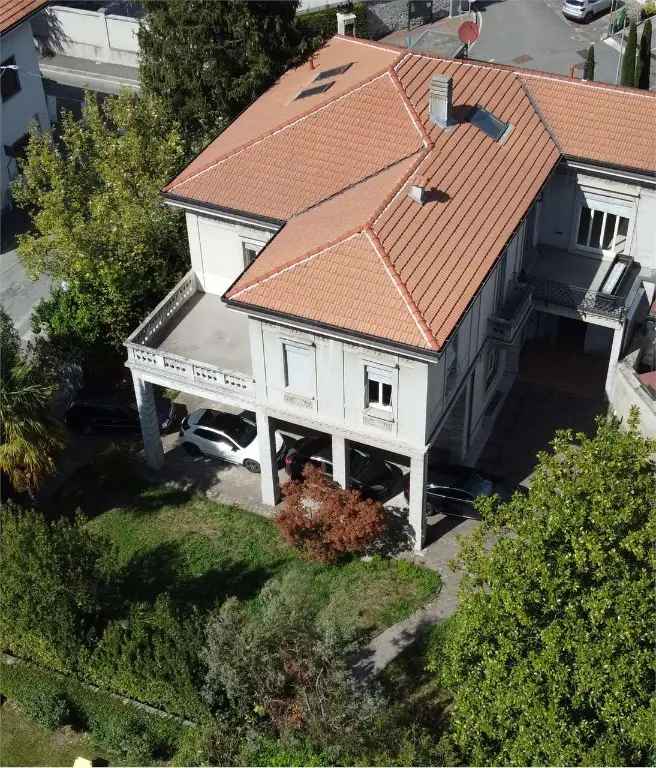 Villa in Via Carloni, Como, 11 locali, 4 bagni, giardino privato