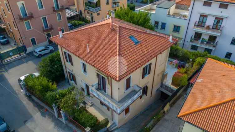 Villa Liberty Bifamiliare 300mq Borgo Venezia Verona