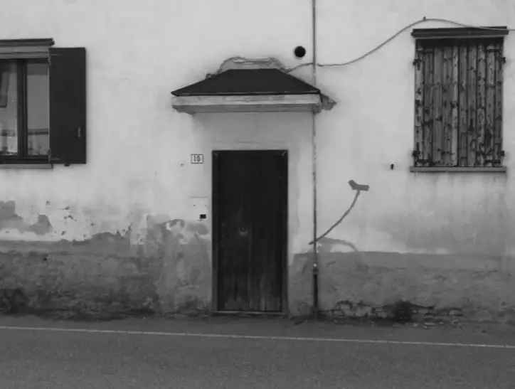 CASA SU DUE PIANI CON GIARDINO E GARAGE