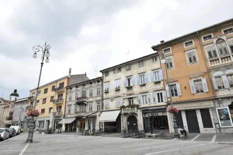 Trilocale piazza della Vittoria 34, Centro, Gorizia