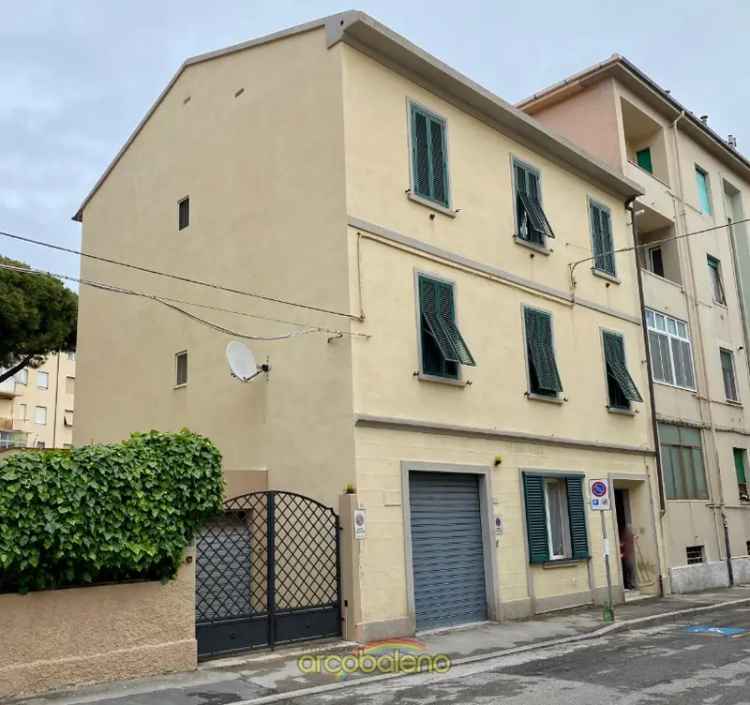 Appartamento in Via Dalmazia 26, Piombino, 5 locali, 1 bagno, 110 m²