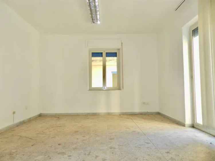 Appartamento in Corso Sicilia, Acireale, 5 locali, 1 bagno, 165 m²