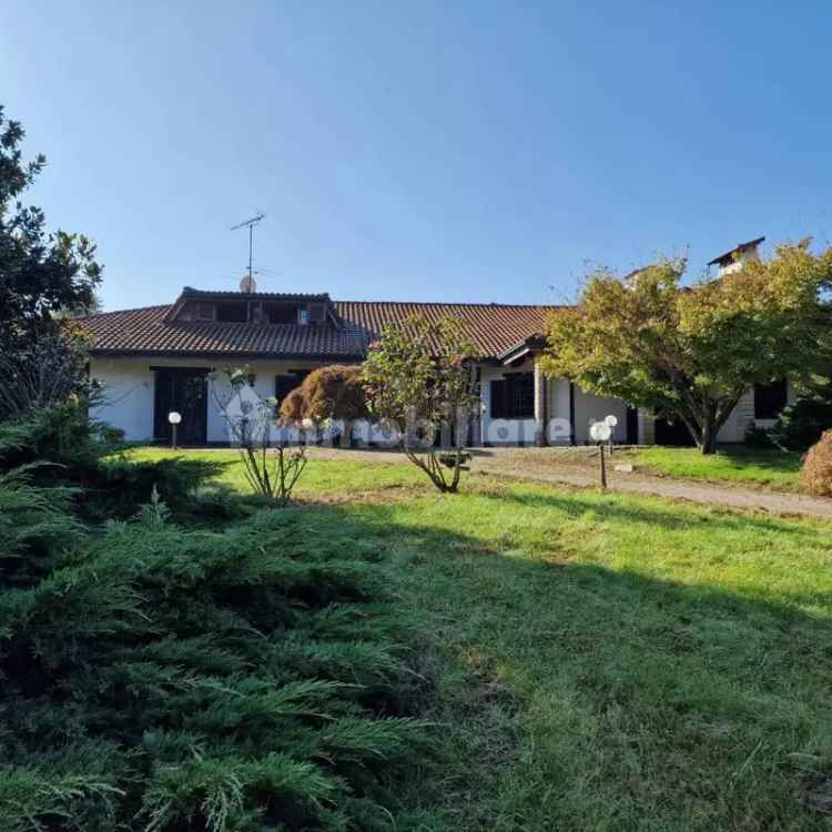 Villa bifamiliare via Lombardore, Centro, Leinì