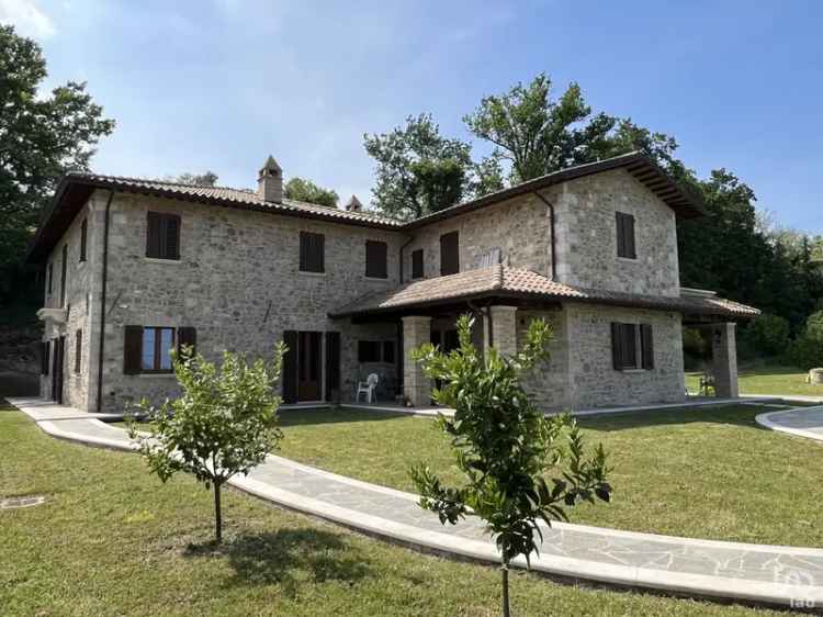 Vendita casa 15 locali di 480 m² in Folignano (63084) - 75036 - iad