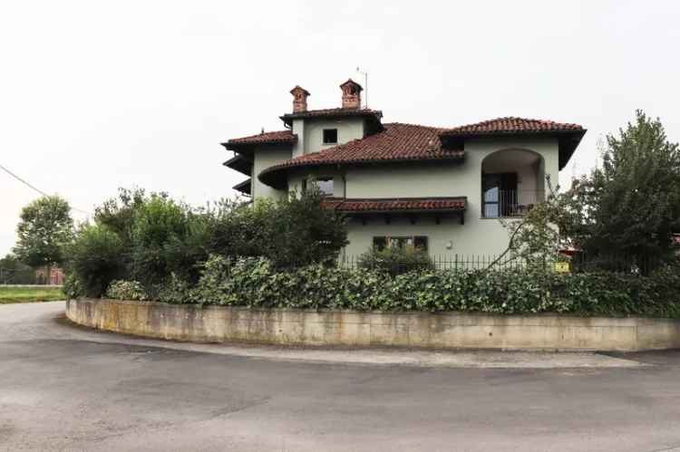 Villa in Via del Lucchetto, Fossano, 16 locali, 4 bagni, con box