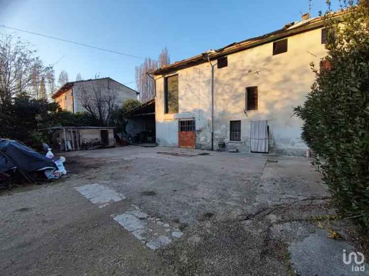 Vendita rustico 0 locali di 330 m² in Monzambano (46040) - 132138 - iad