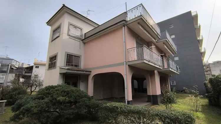 Villa in Via Galileo Galilei, 75, Aci Catena (CT)