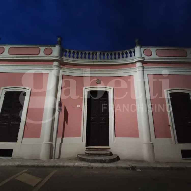 Casa Indipendente in Via Roma, 100, Presicce-Acquarica (LE)