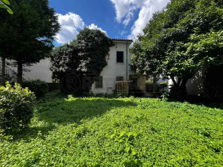 Villa unifamiliare via brenta, Centro, Creazzo