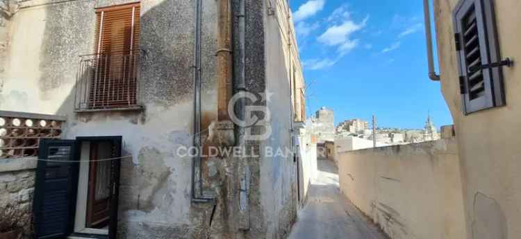 Terratetto unifamiliare via Santa Chiara 76 - 78, Modica Alta, Modica