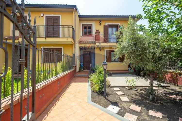 Villa a schiera in Salvo D'acquisto, Pedara, 7 locali, 3 bagni, 175 m²