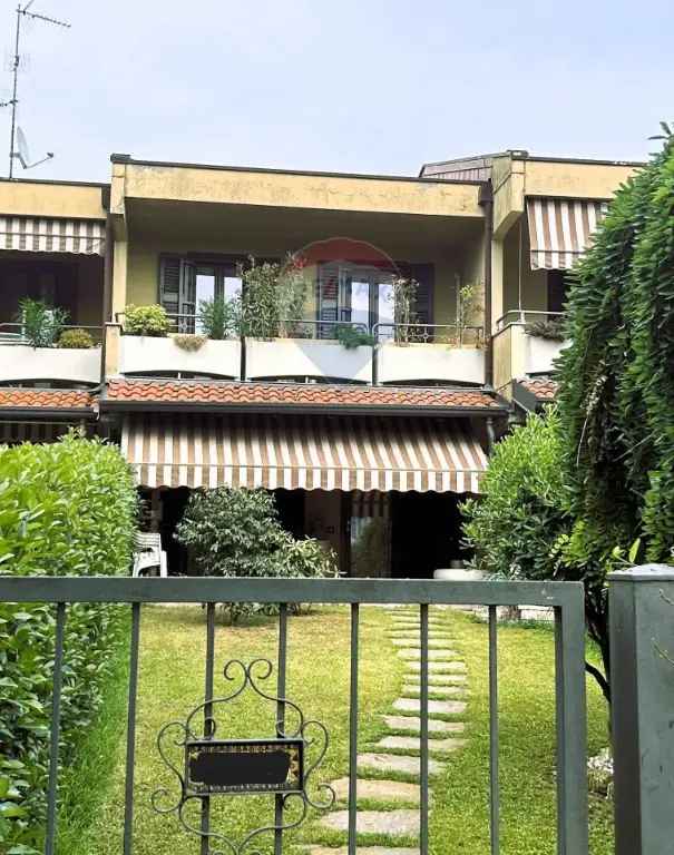 Villa a schiera in VIA UNITA' D'ITALIA, Olgiate Olona, 4 locali