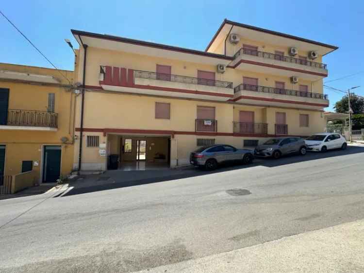 Appartamento in VIA DENTE 73, Modica, 5 locali, 1 bagno, 91 m²