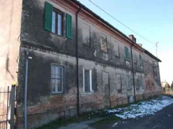 CASA SU DUE PIANI CON TERRENO