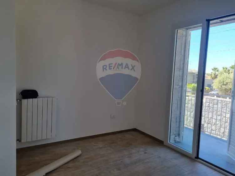 Villa a schiera in VIA LACHEA, Mascalucia, 4 locali, 1 bagno, con box