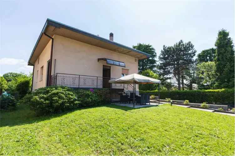 Villa in Via mazzini, Cermenate, 8 locali, 2 bagni, giardino privato