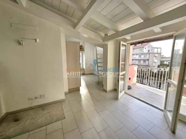 Appartamento in Via Adelina Zini 72, Massa, 5 locali, 2 bagni, 75 m²