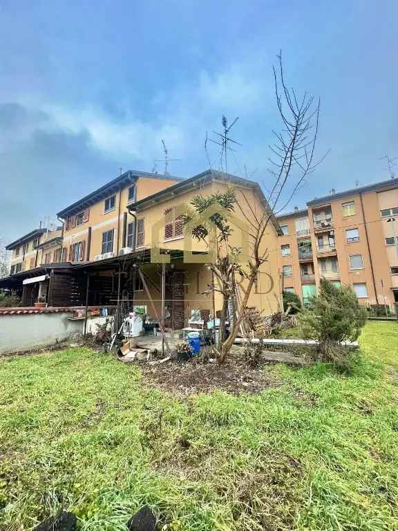 Villa a schiera in Via Brunetti, Lodi, 3 locali, 1 bagno, con box