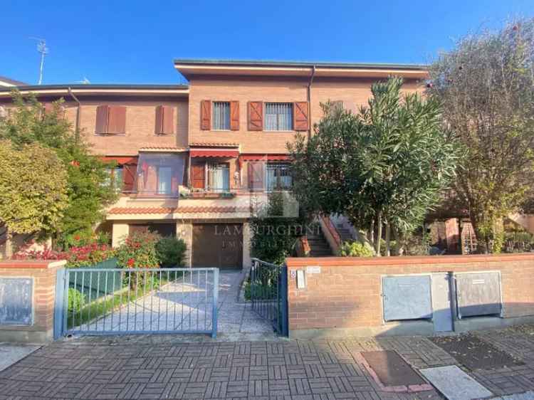 Villa a schiera in Via Lyda Borelli, Ferrara, 6 locali, 3 bagni