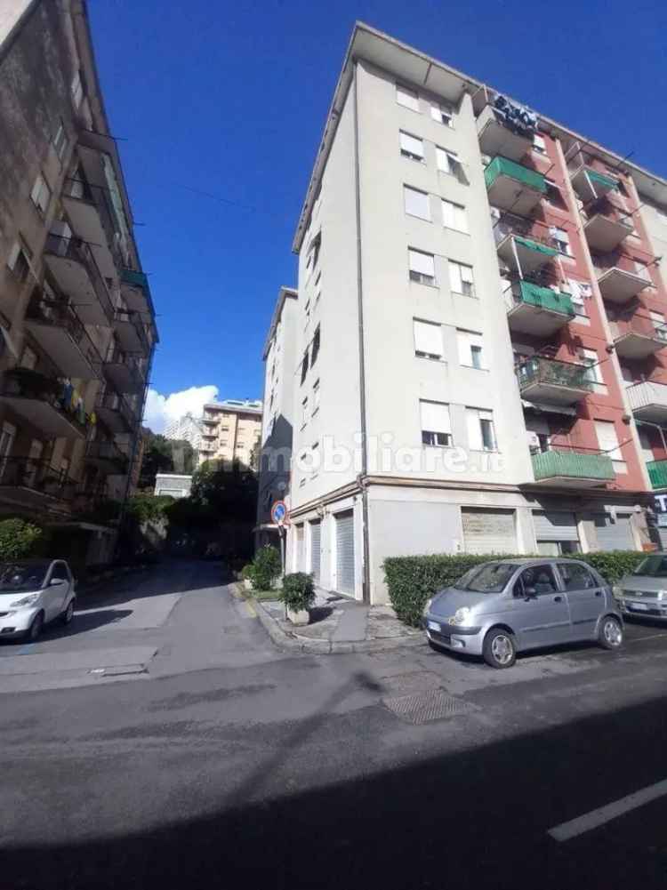 Bilocale via Faliero Vezzani 42A, Rivarolo, Genova